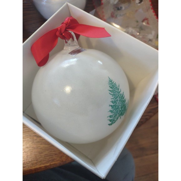 Kosta Boda frosted Ornament with trees - Picture 2 of 4